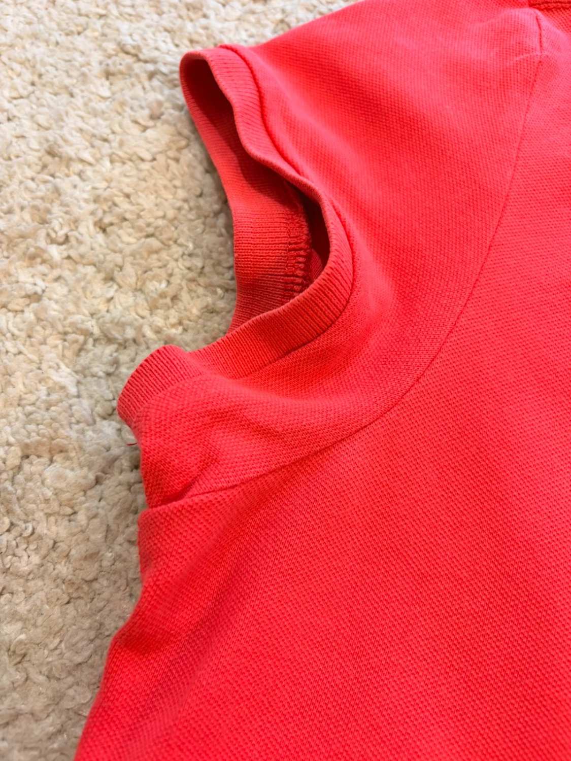 🪸👚 Polo Calvin Klein Femme Col V Corail - Sensuel & Moderne