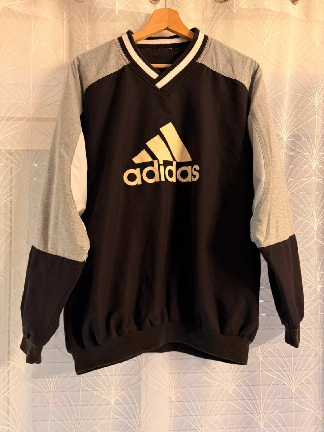 Pull Adidas Femme Col V Noir/Gris - Sportif & Tendance