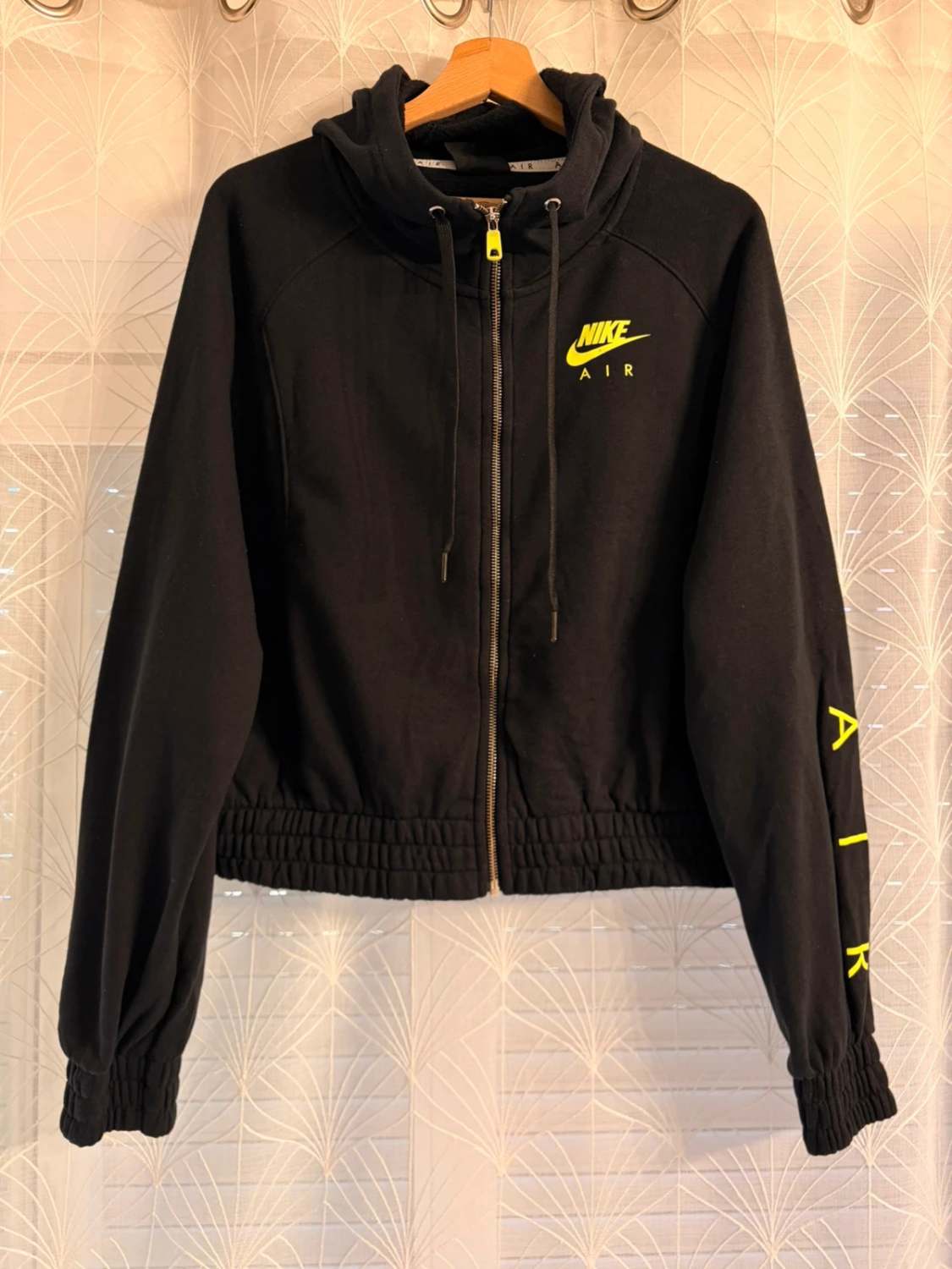 Nike Air Crop Hoodie Zwart - Streetwear & Gedurfd