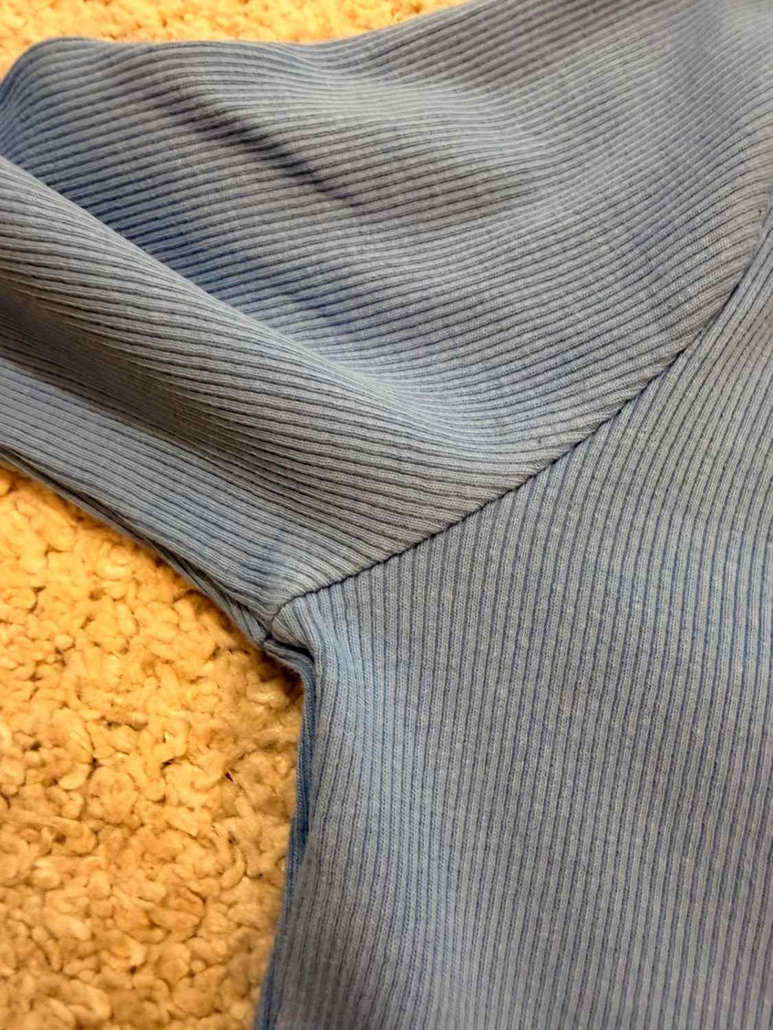 💎🔵 Top Zara Bleu Clair Col V - Minimaliste & Tendance