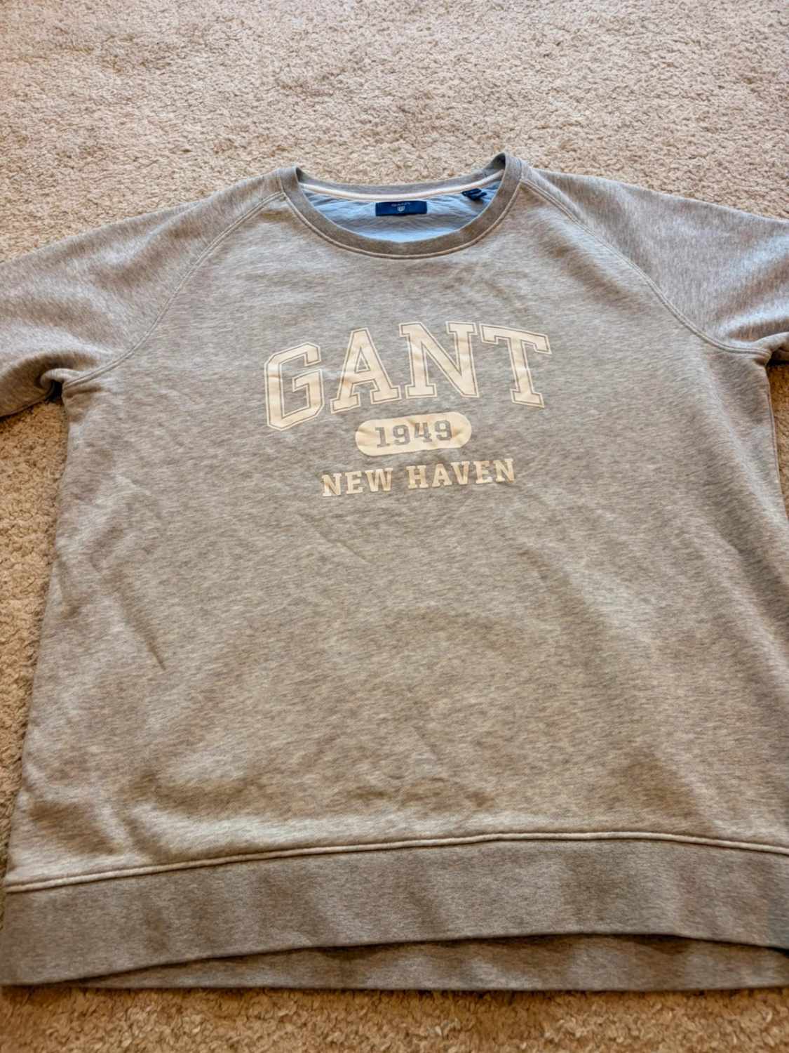 Pull Gant Gris - Douceur & Simplicité