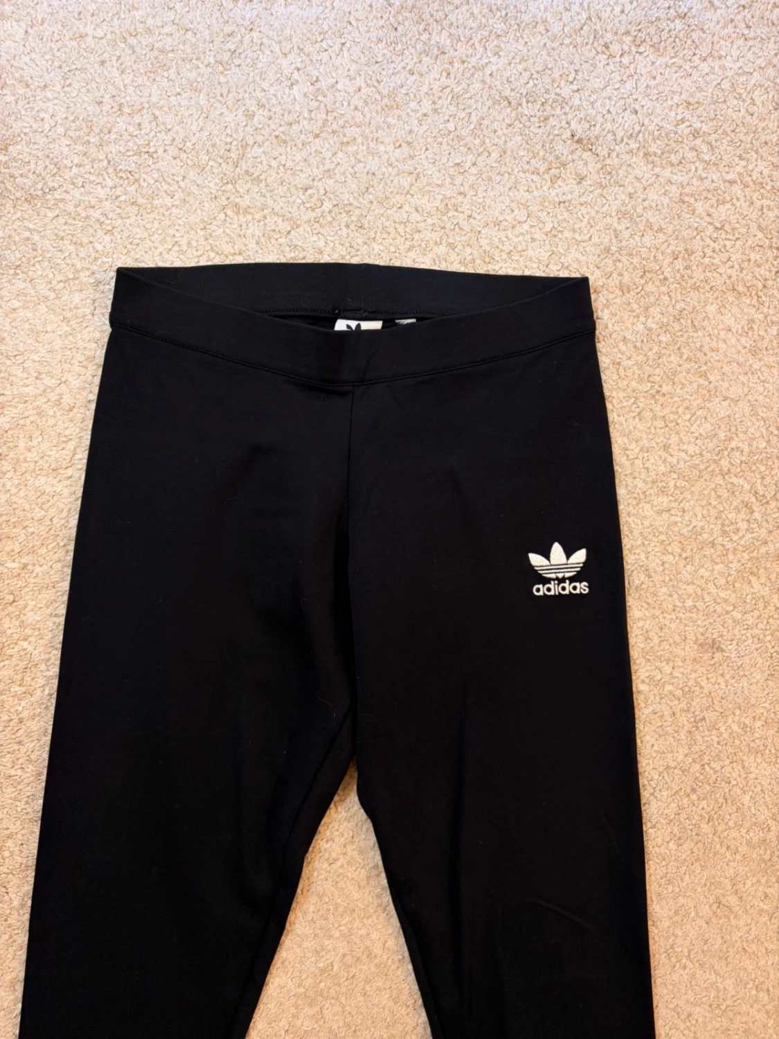 🏃‍♀️ Legging Adidas Taille S - Parfait pour le Sport