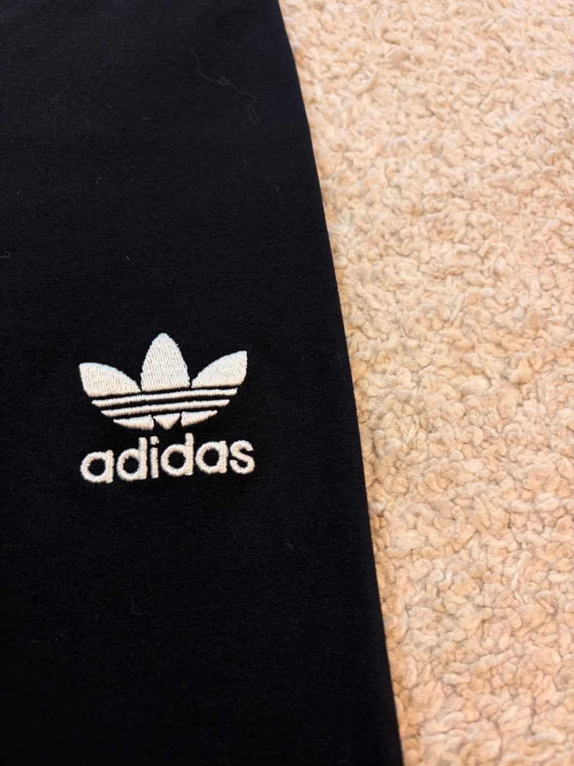 🏃‍♀️ Legging Adidas Taille S - Parfait pour le Sport