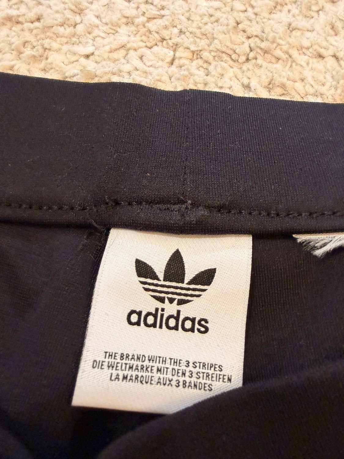 🏃‍♀️ Legging Adidas Taille S - Parfait pour le Sport