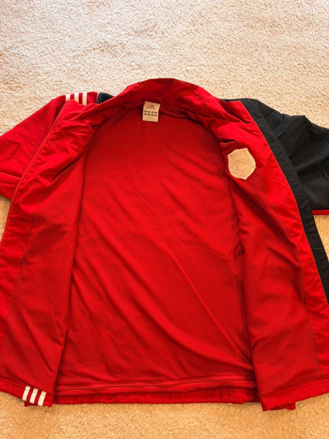 🏉🔴 Veste Adidas A.S. Rugby Milano Rouge/Noir - Esprit Sportif & Collector