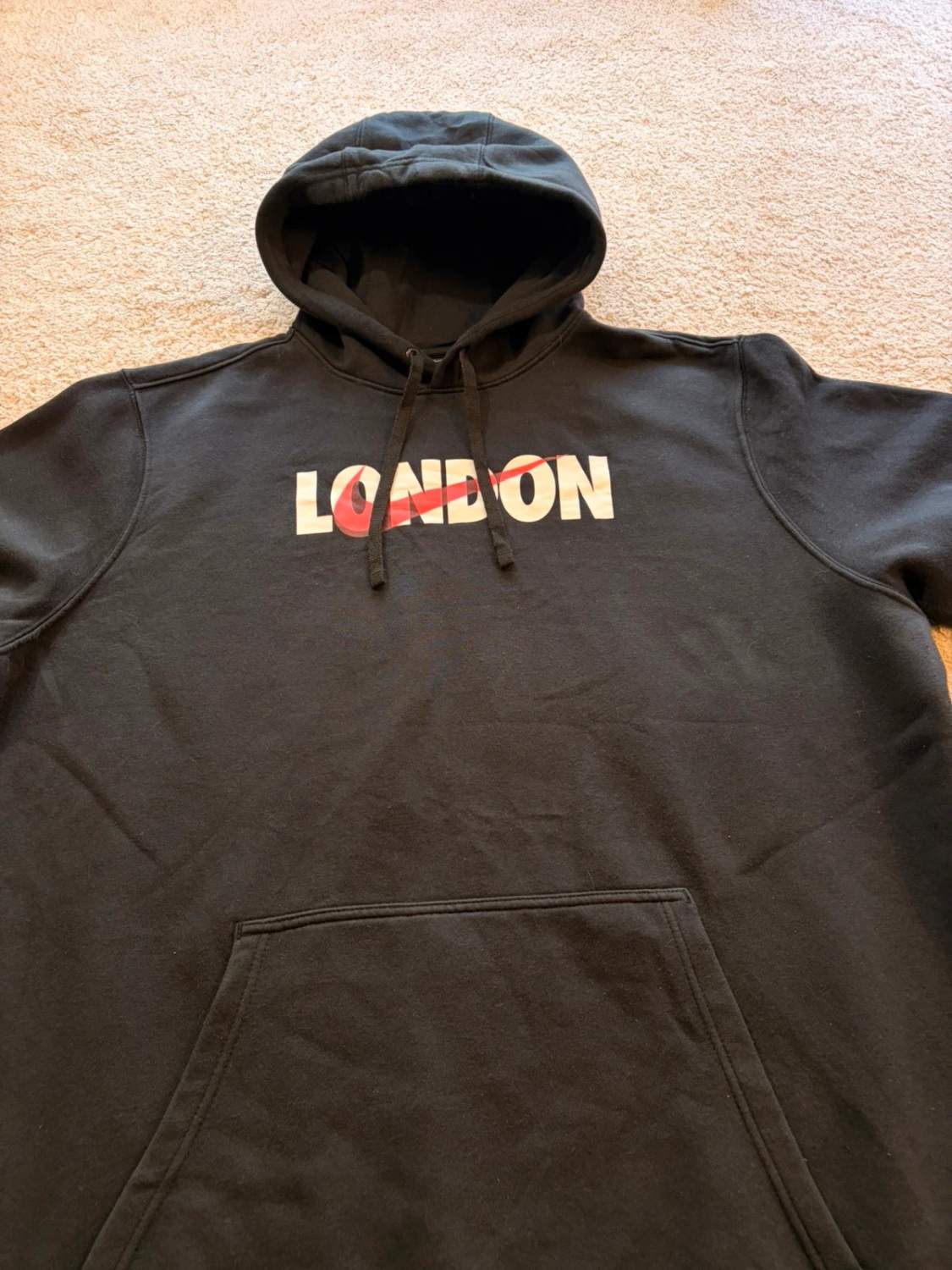 🧶 Felpa Nike con Cappuccio Nera - Confort Massimo & Stile Casual