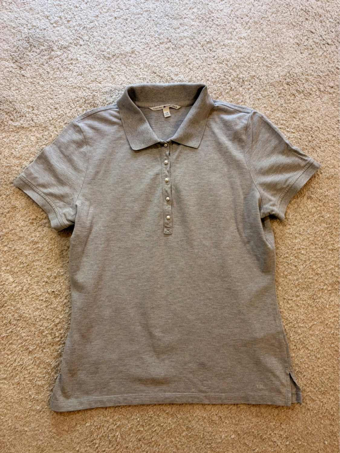 👚Polo Tommy Hilfiger Gris - Coupe Féminine & Élégante