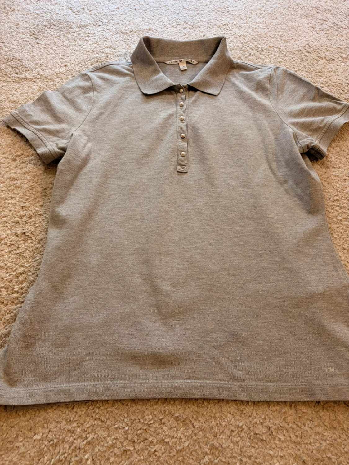👚Polo Tommy Hilfiger Gris - Coupe Féminine & Élégante