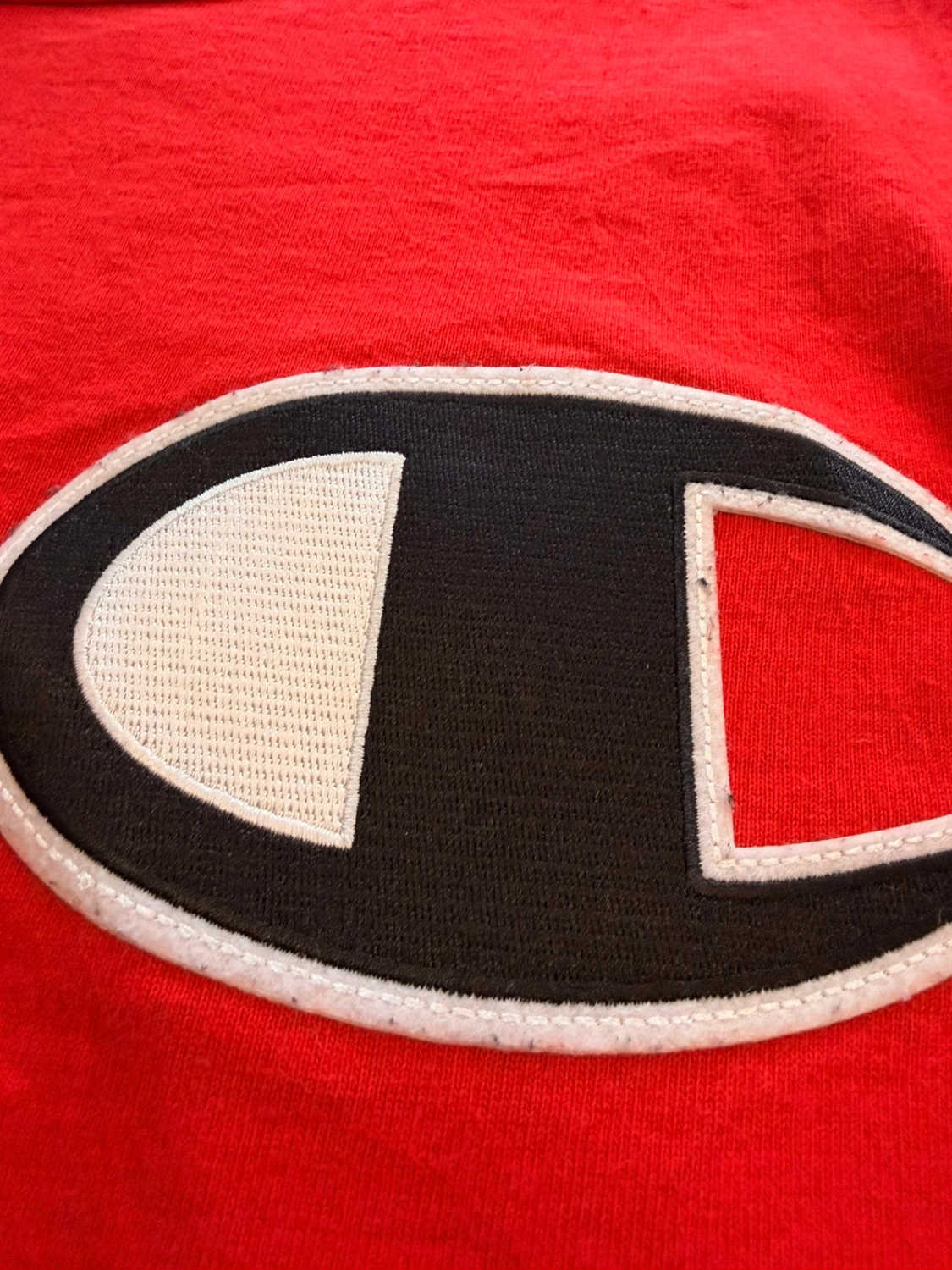 🏆 T-shirt Champion Rouge Logo Brodé - Classique & Authentique