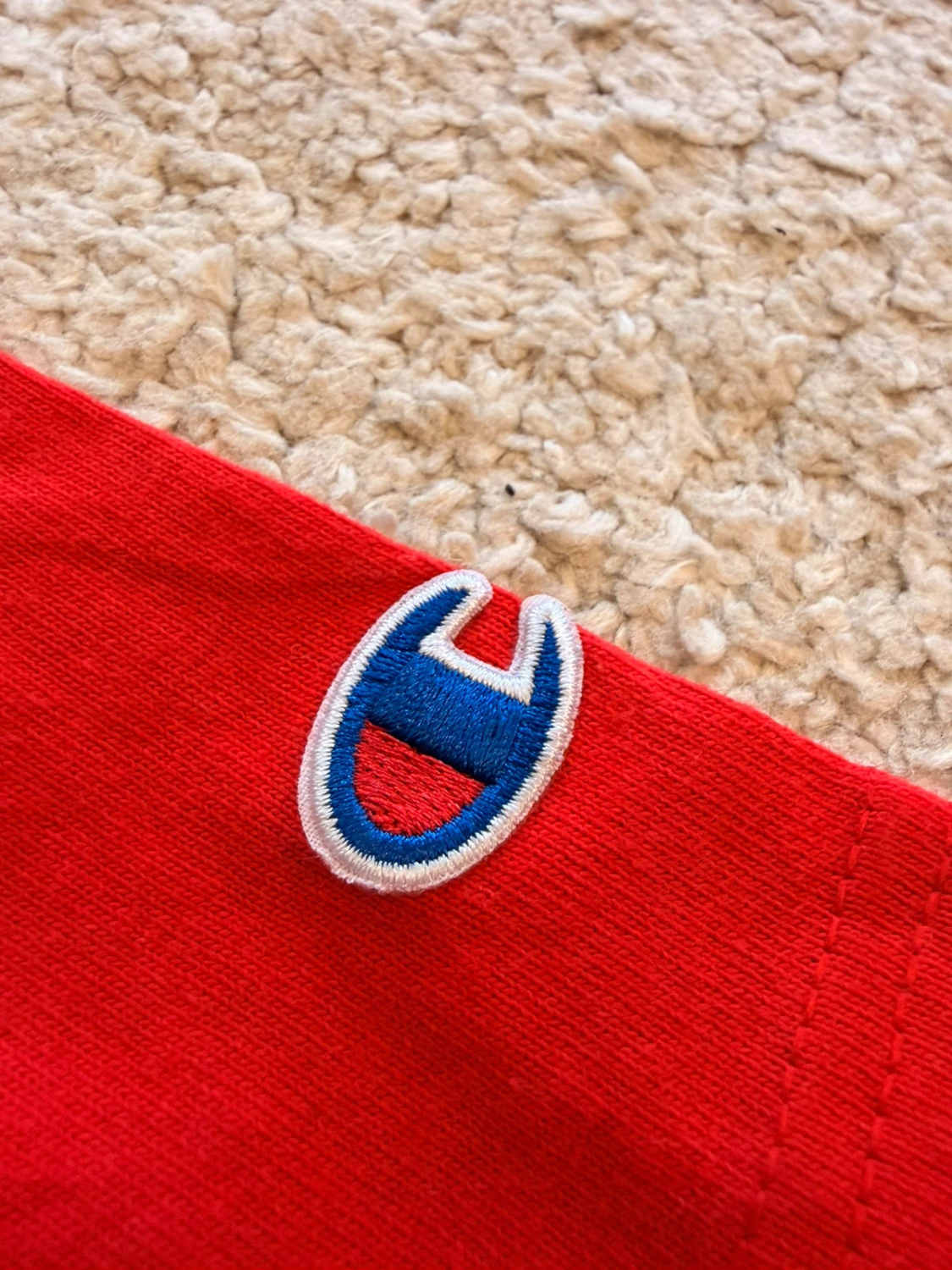 🏆 T-shirt Champion Rouge Logo Brodé - Classique & Authentique