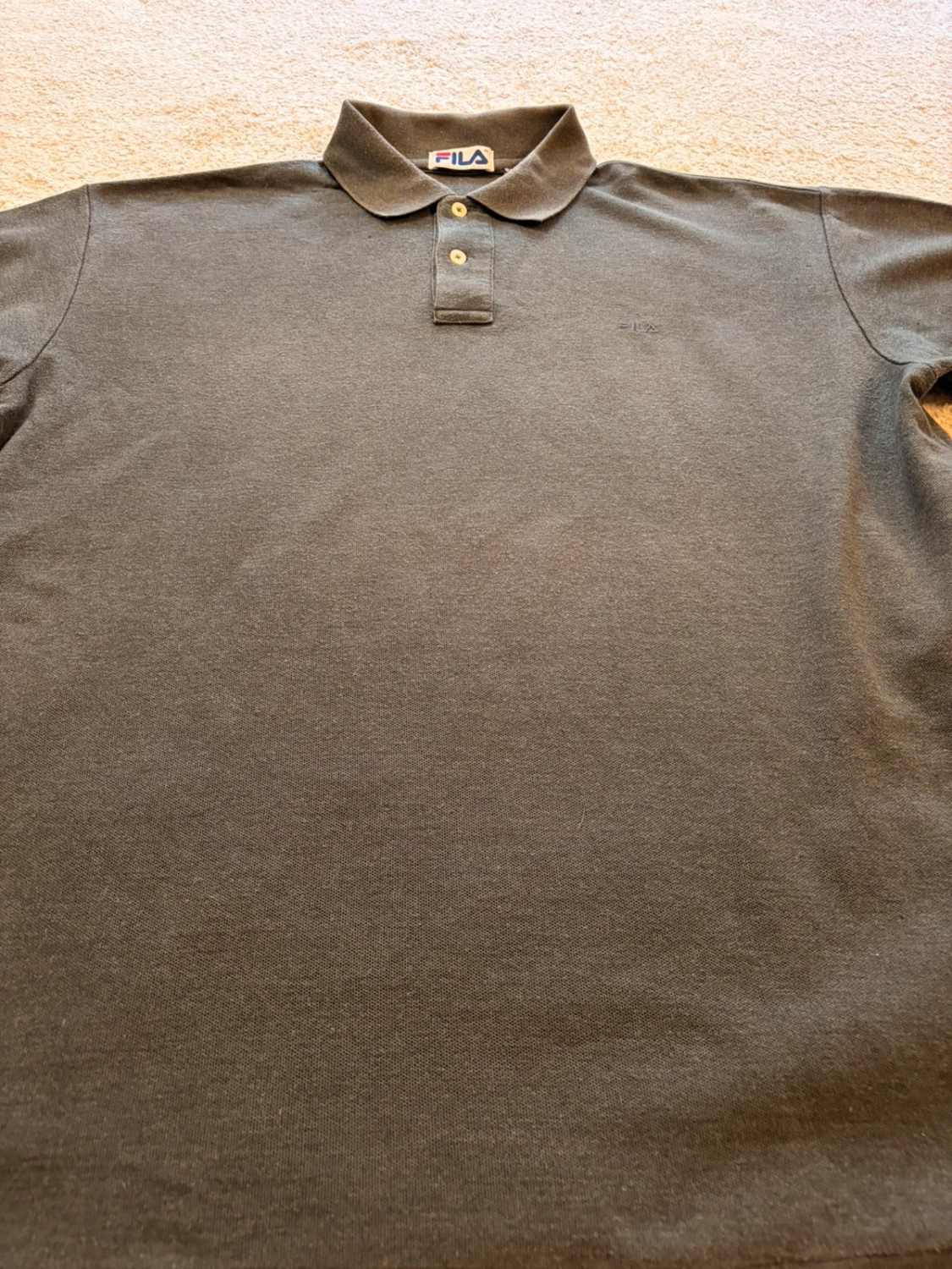 🖤 Polo Fila Gris Foncé - Coupe Large & Performant