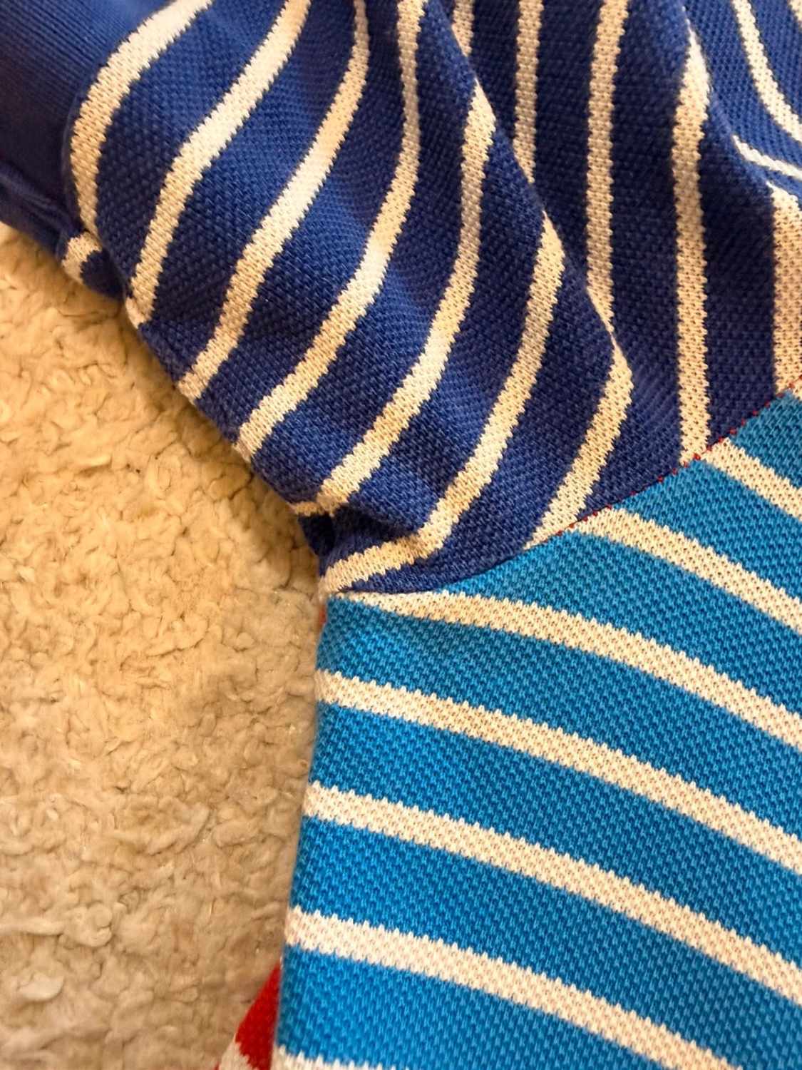 🌈👕 Polo Nike à Rayures Multicolores - Joyeux & Sportif