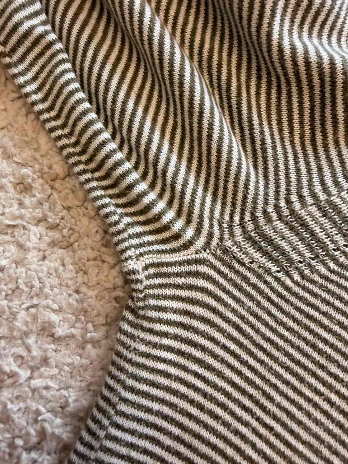 Sweat Armani Exchange à Rayures Kaki/Blanc Cachemire - Confort Noble