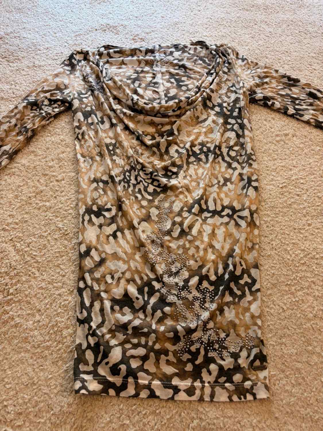 Blouse Guess Beige à Motif Léopard - Sauvage & Sensuelle