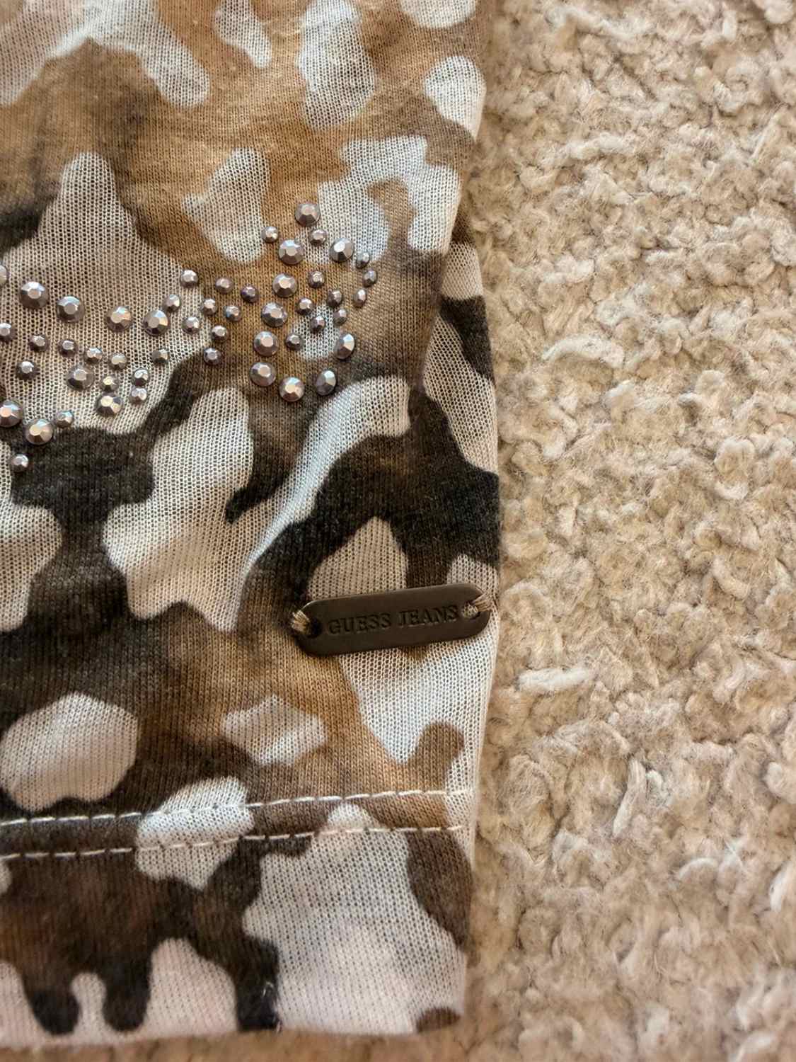 Blouse Guess Beige à Motif Léopard - Sauvage & Sensuelle