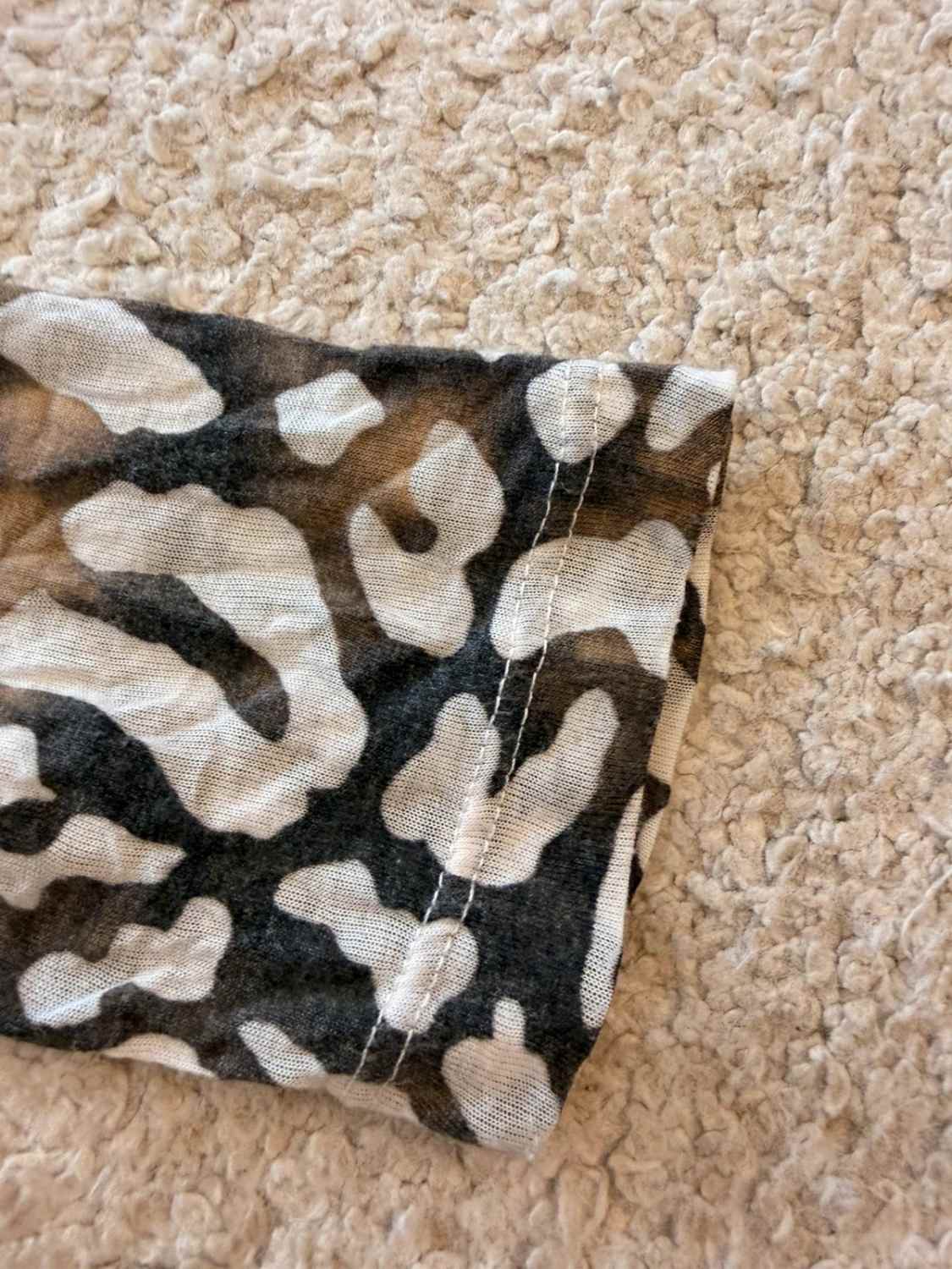 Blouse Guess Beige à Motif Léopard - Sauvage & Sensuelle