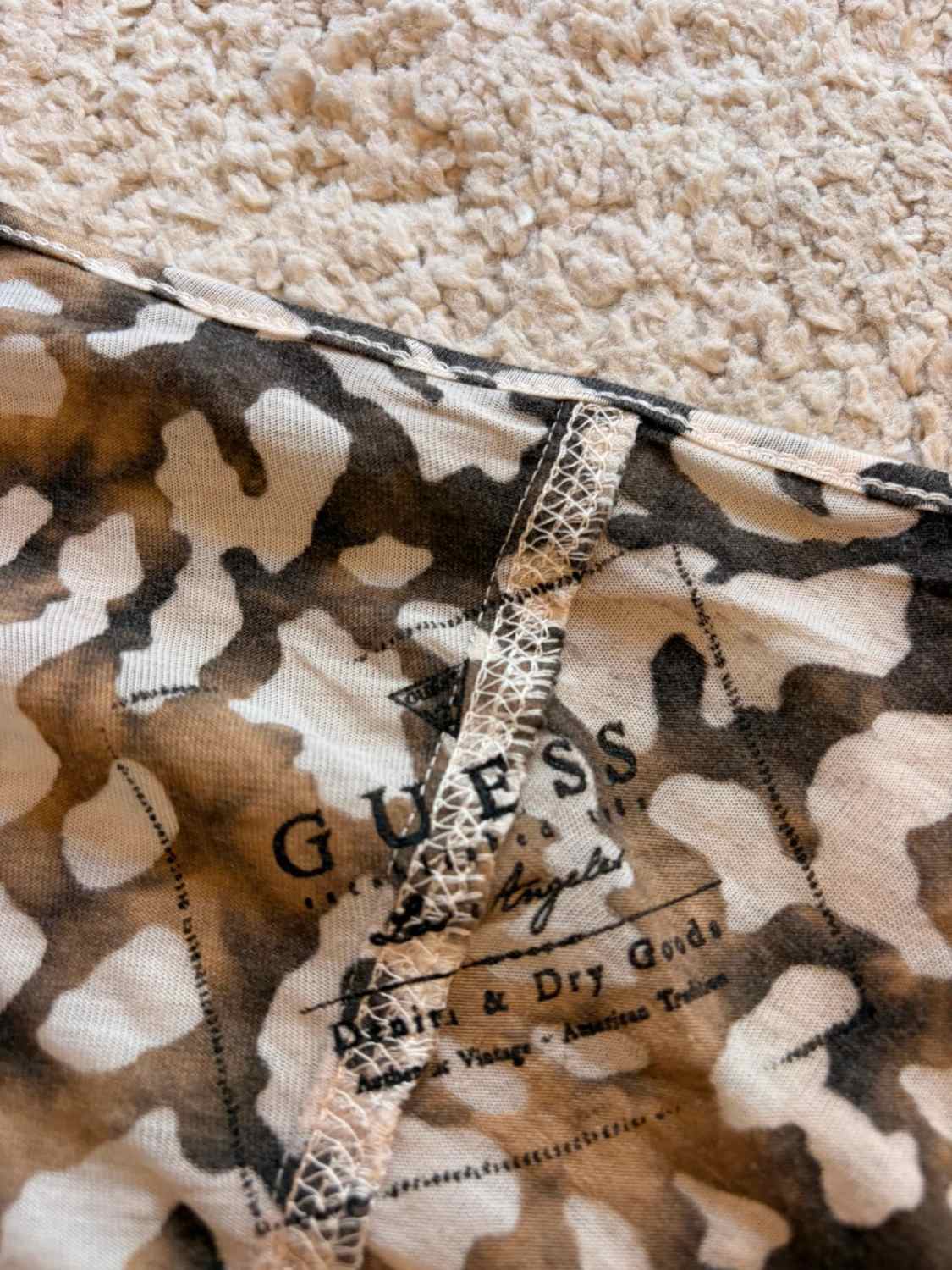 Blouse Guess Beige à Motif Léopard - Sauvage & Sensuelle