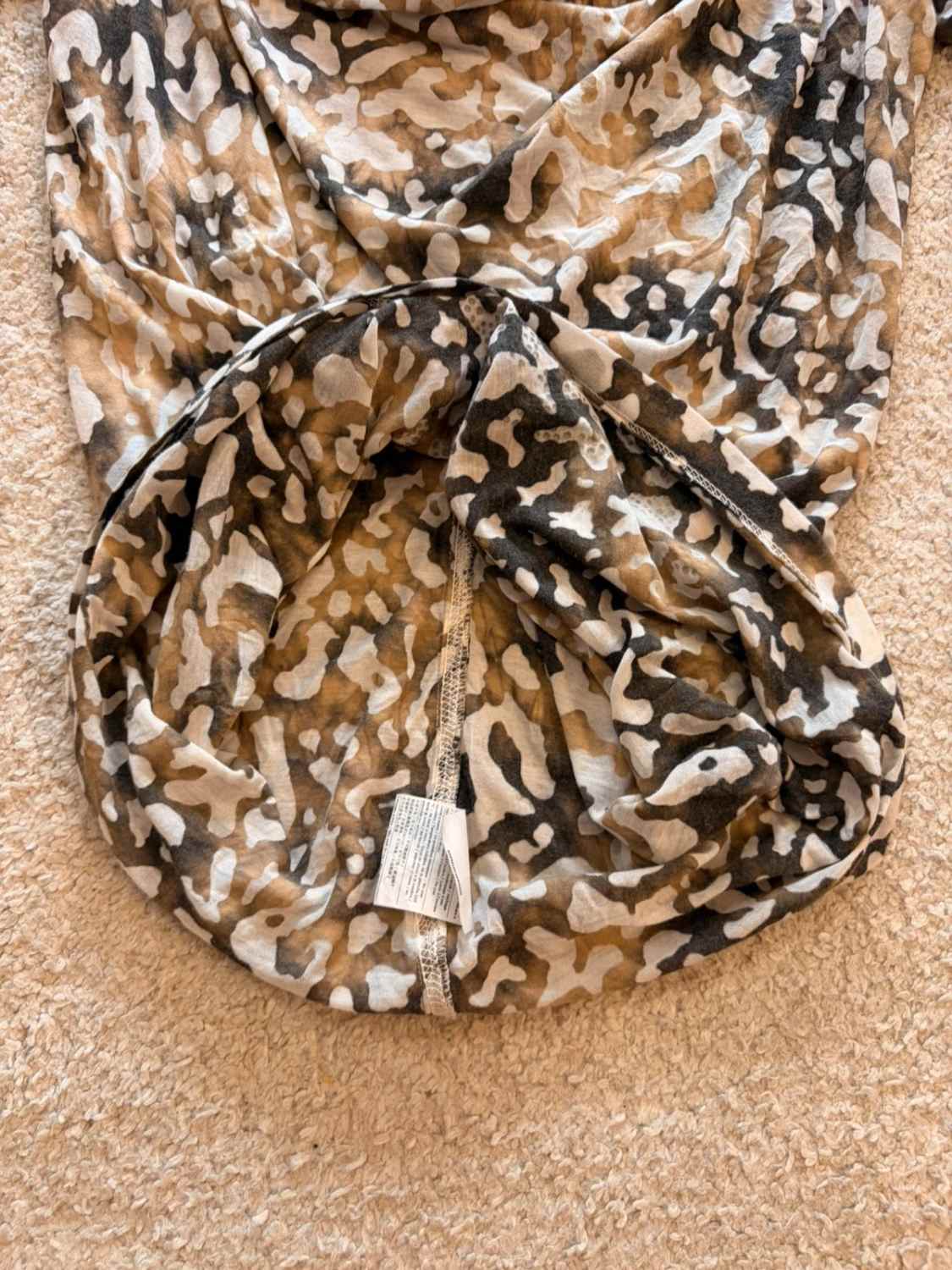 Blouse Guess Beige à Motif Léopard - Sauvage & Sensuelle