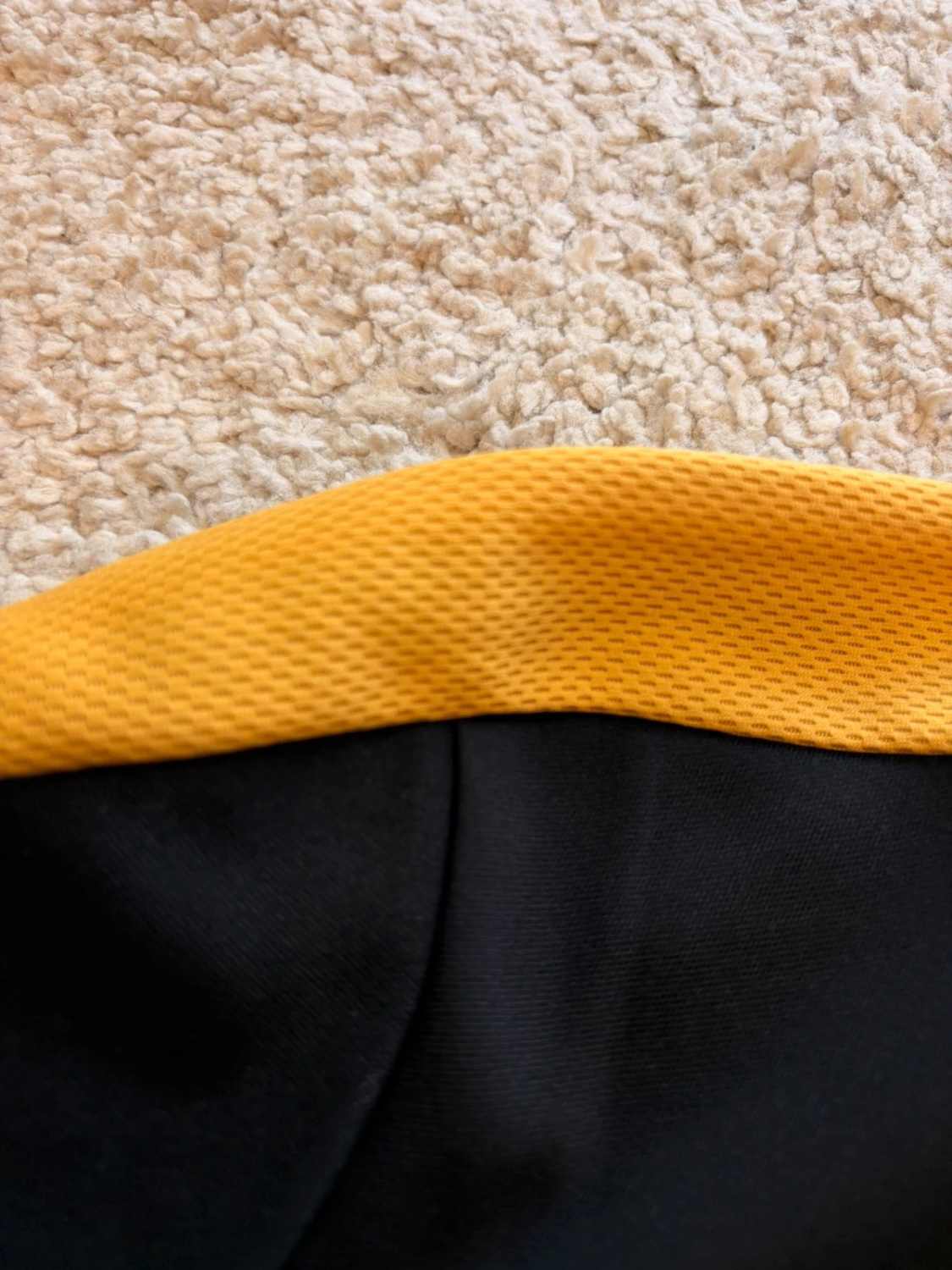 🖤 Veste Nike Dri-FIT Noir/Jaune - Performance & Style Sportif
