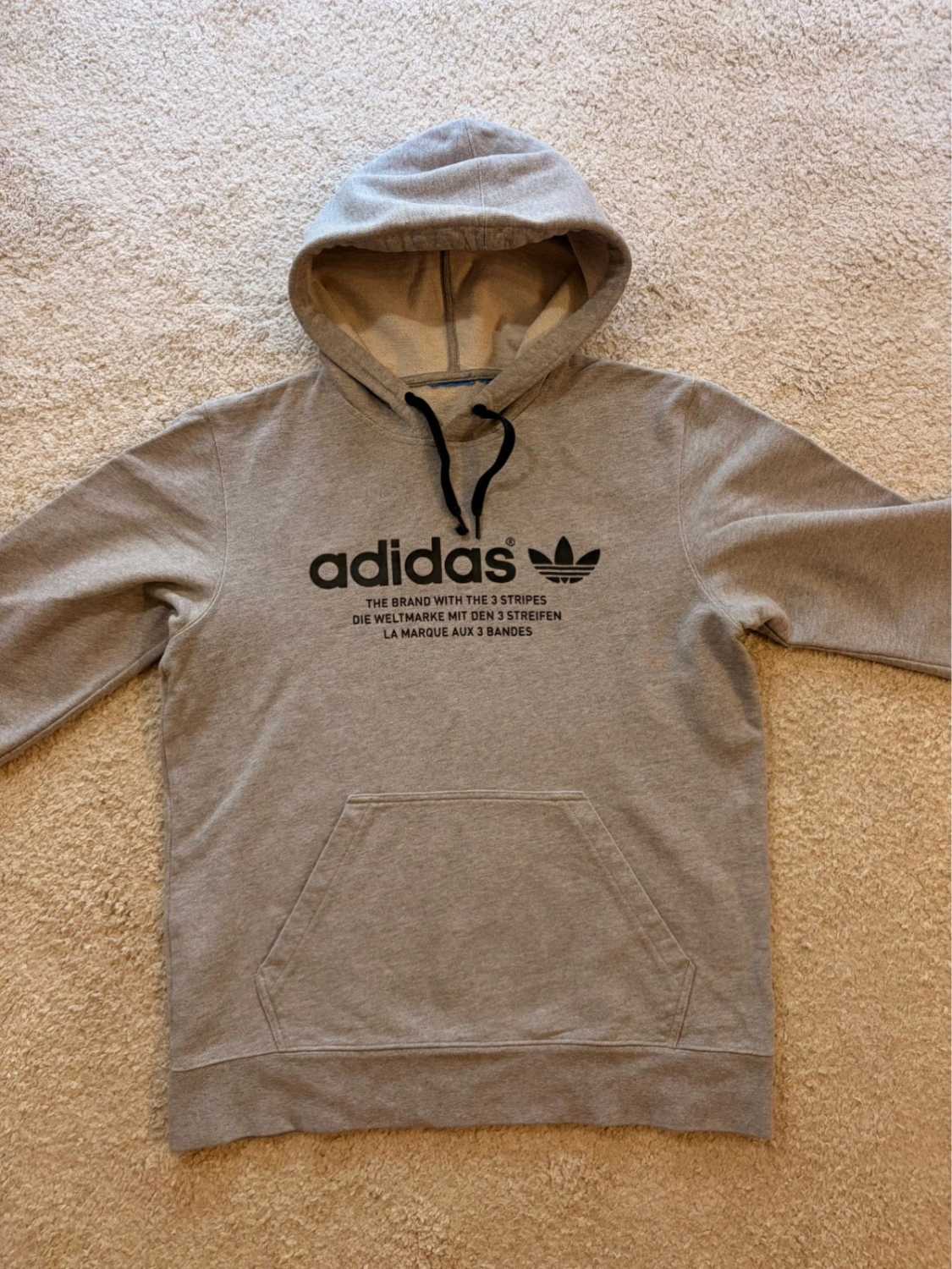 🌫️👚 Pull Adidas à Capuche Gris - Sportif & Confortable