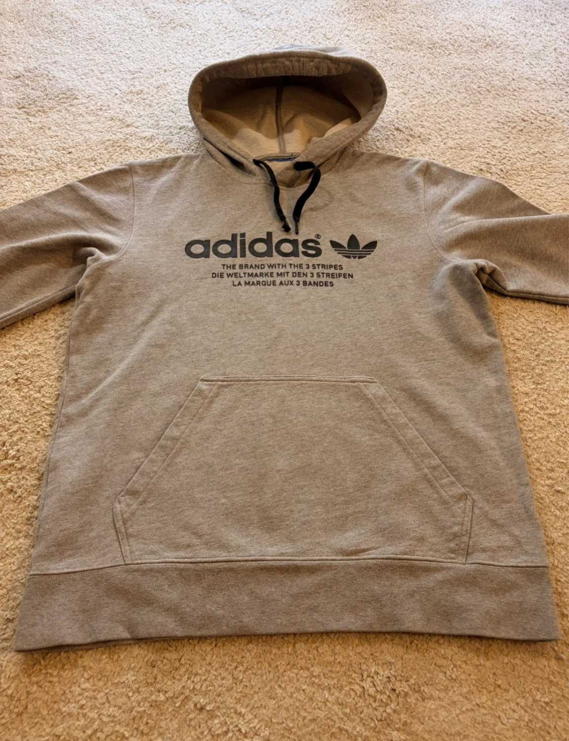 🌫️👚 Pull Adidas à Capuche Gris - Sportif & Confortable