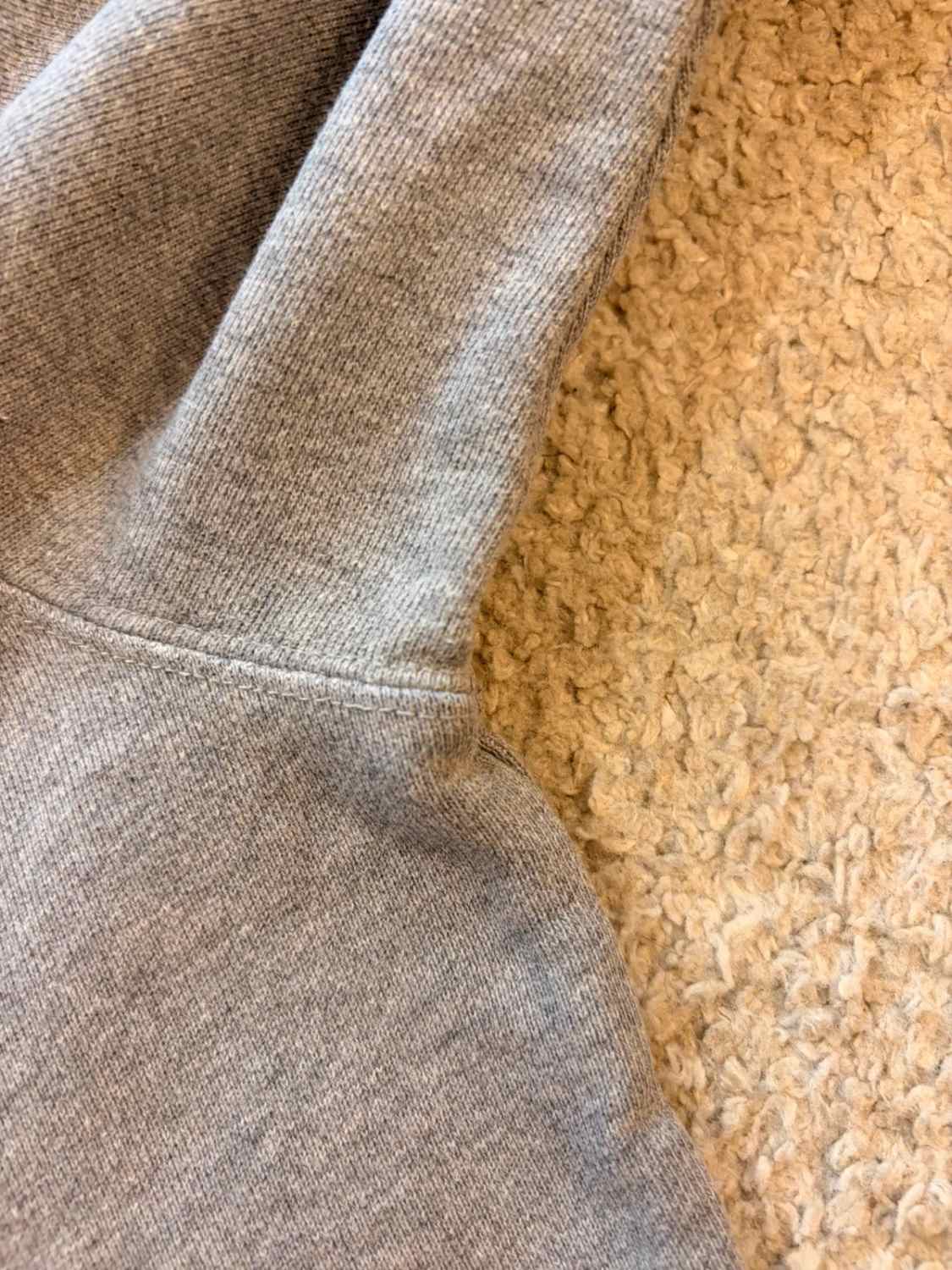 🌫️👚 Pull Adidas à Capuche Gris - Sportif & Confortable