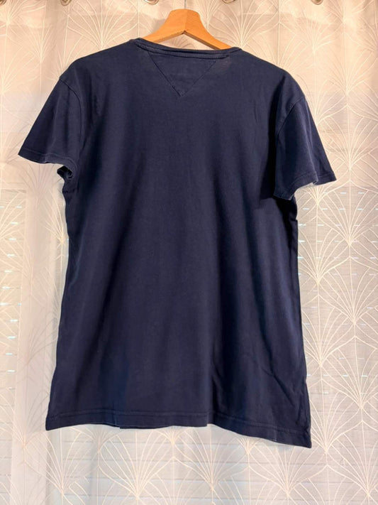 🔵📜 T-shirt Hilfiger Denim Imprimé Marine - Authentique & Streetwear