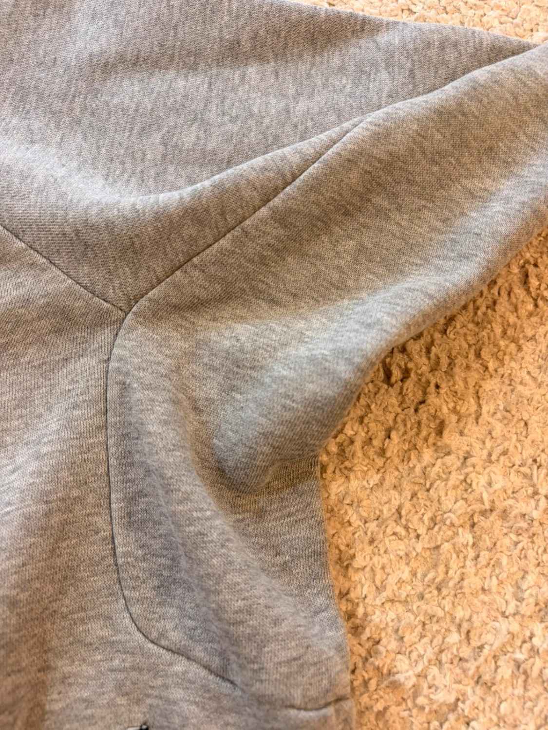 🛹 Pull Nike SB Crop à Capuche Gris - Streetwear & Tendance