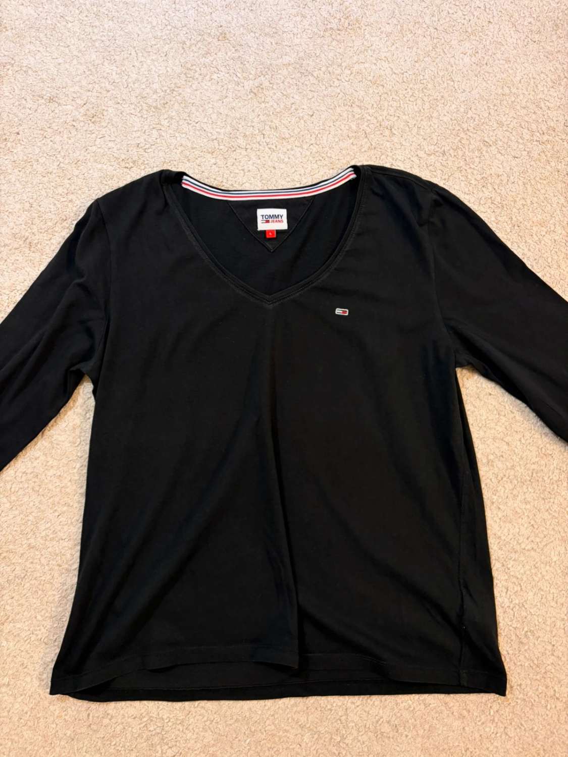 Blouse Tommy Jeans Col V Noir - Féminine & Sophistiquée