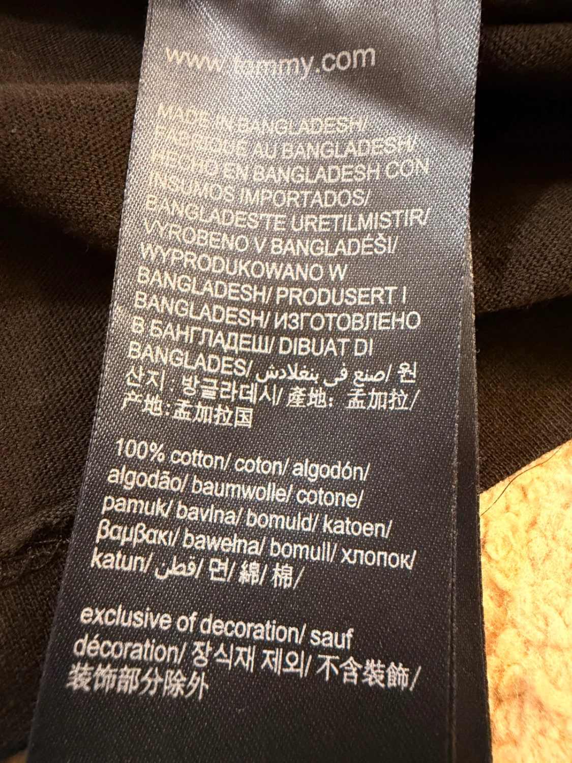 Blouse Tommy Jeans Col V Noir - Féminine & Sophistiquée