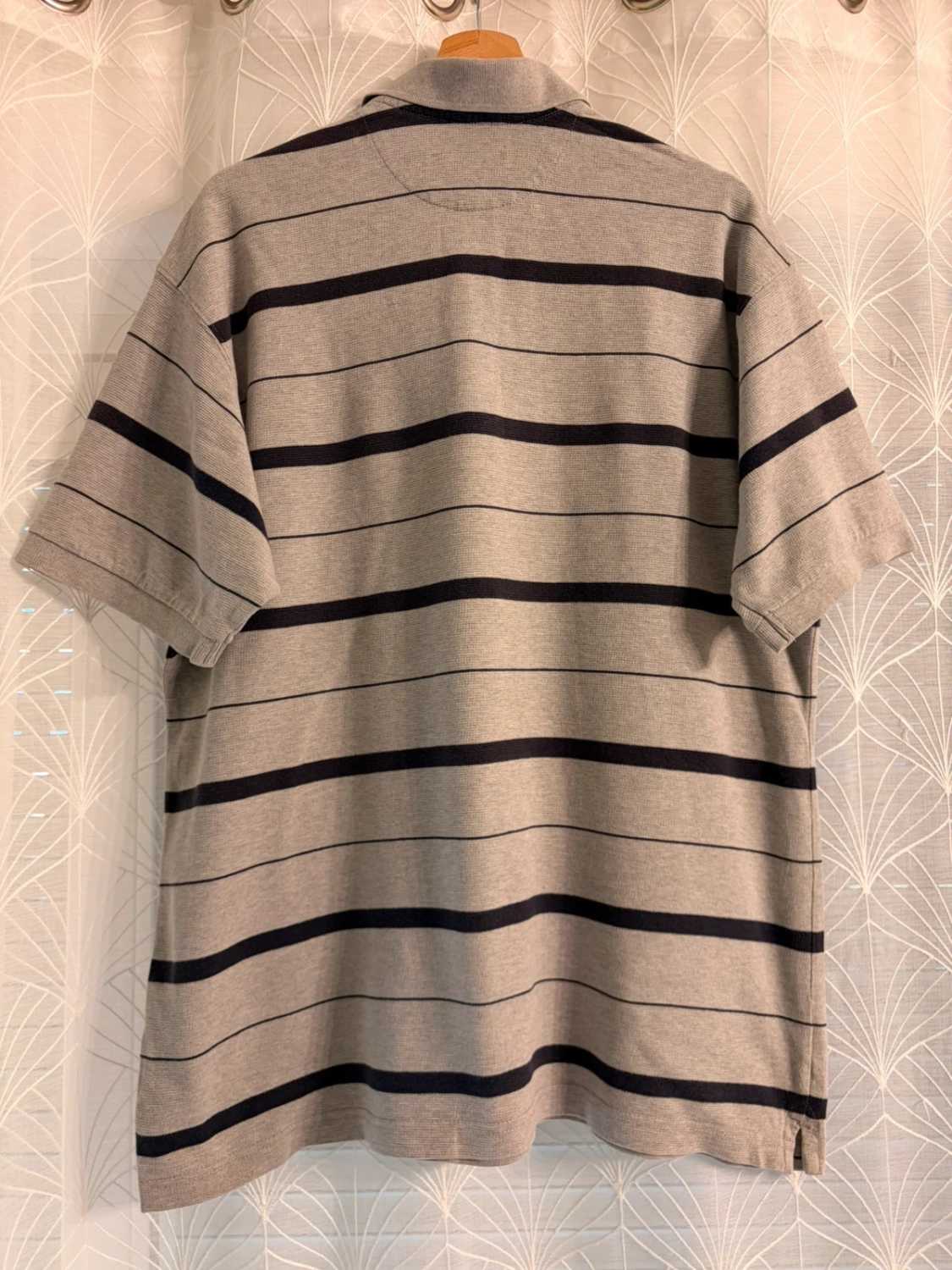 Polo Chaps by Ralph Lauren à Rayures Gris/Marine - Élégance Discrète