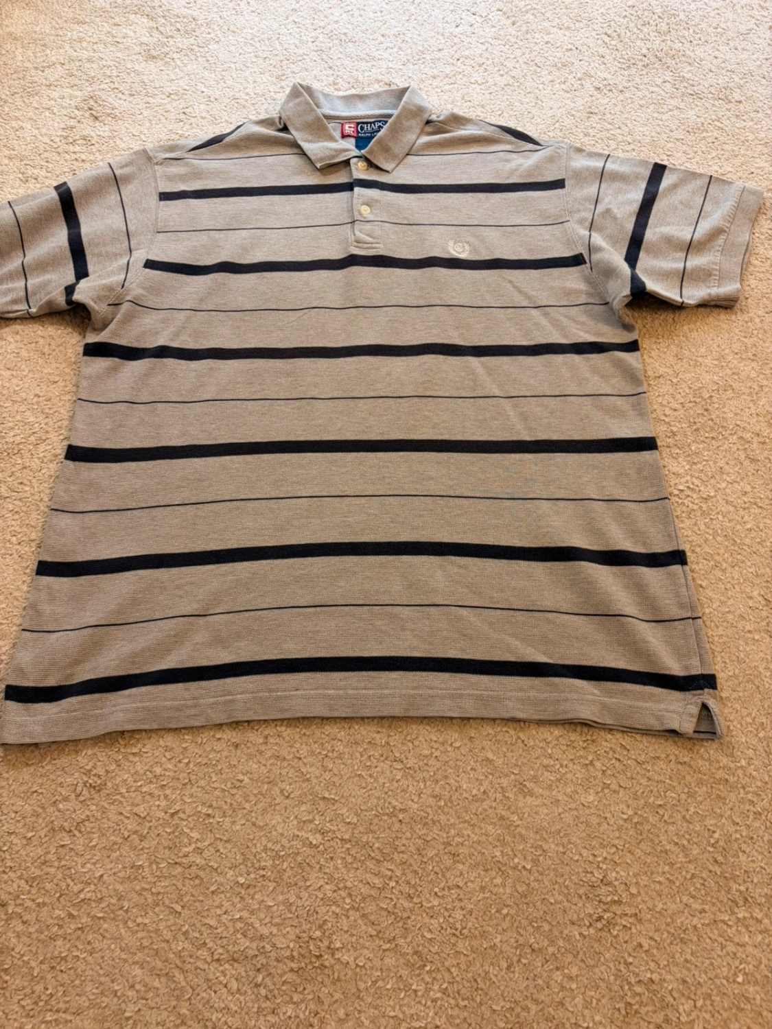 Polo Chaps by Ralph Lauren à Rayures Gris/Marine - Élégance Discrète