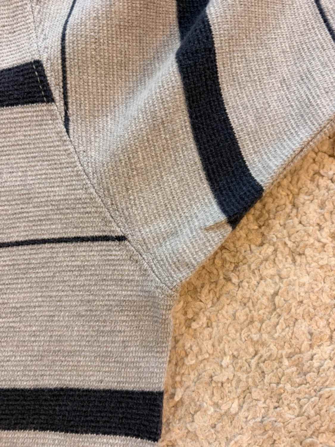 Polo Chaps by Ralph Lauren à Rayures Gris/Marine - Élégance Discrète