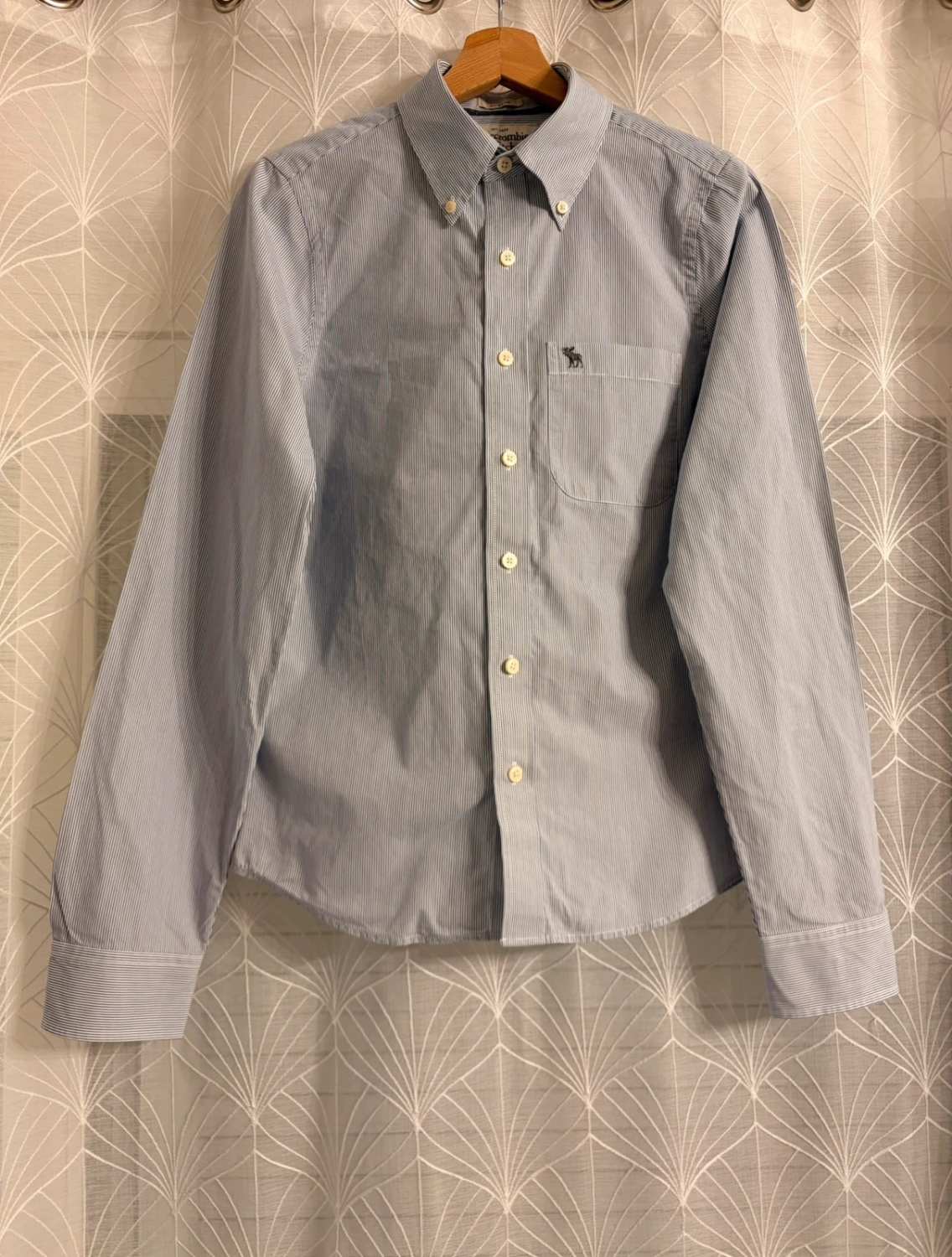 🔵 Chemise Abercrombie & Fitch à Rayures - Élégance Décontractée
