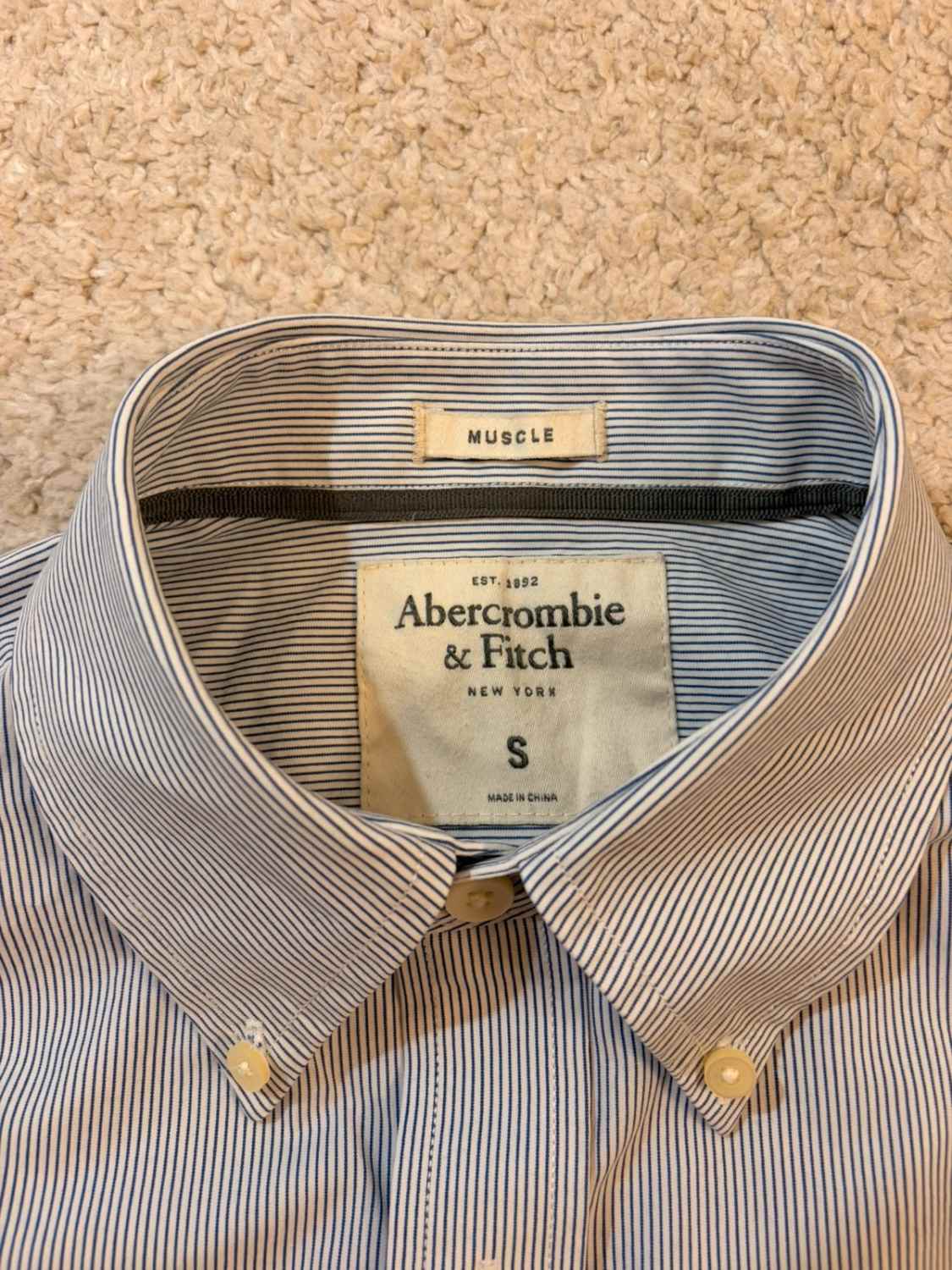 🔵 Chemise Abercrombie & Fitch à Rayures - Élégance Décontractée