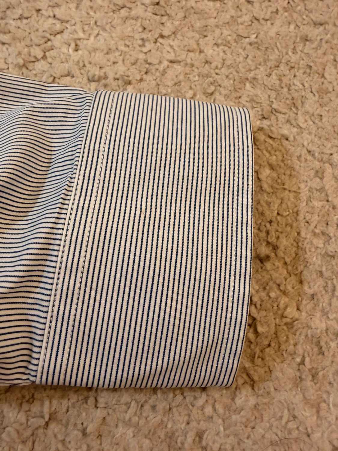 🔵 Chemise Abercrombie & Fitch à Rayures - Élégance Décontractée