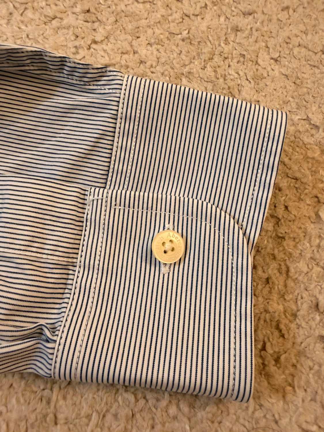 🔵 Chemise Abercrombie & Fitch à Rayures - Élégance Décontractée