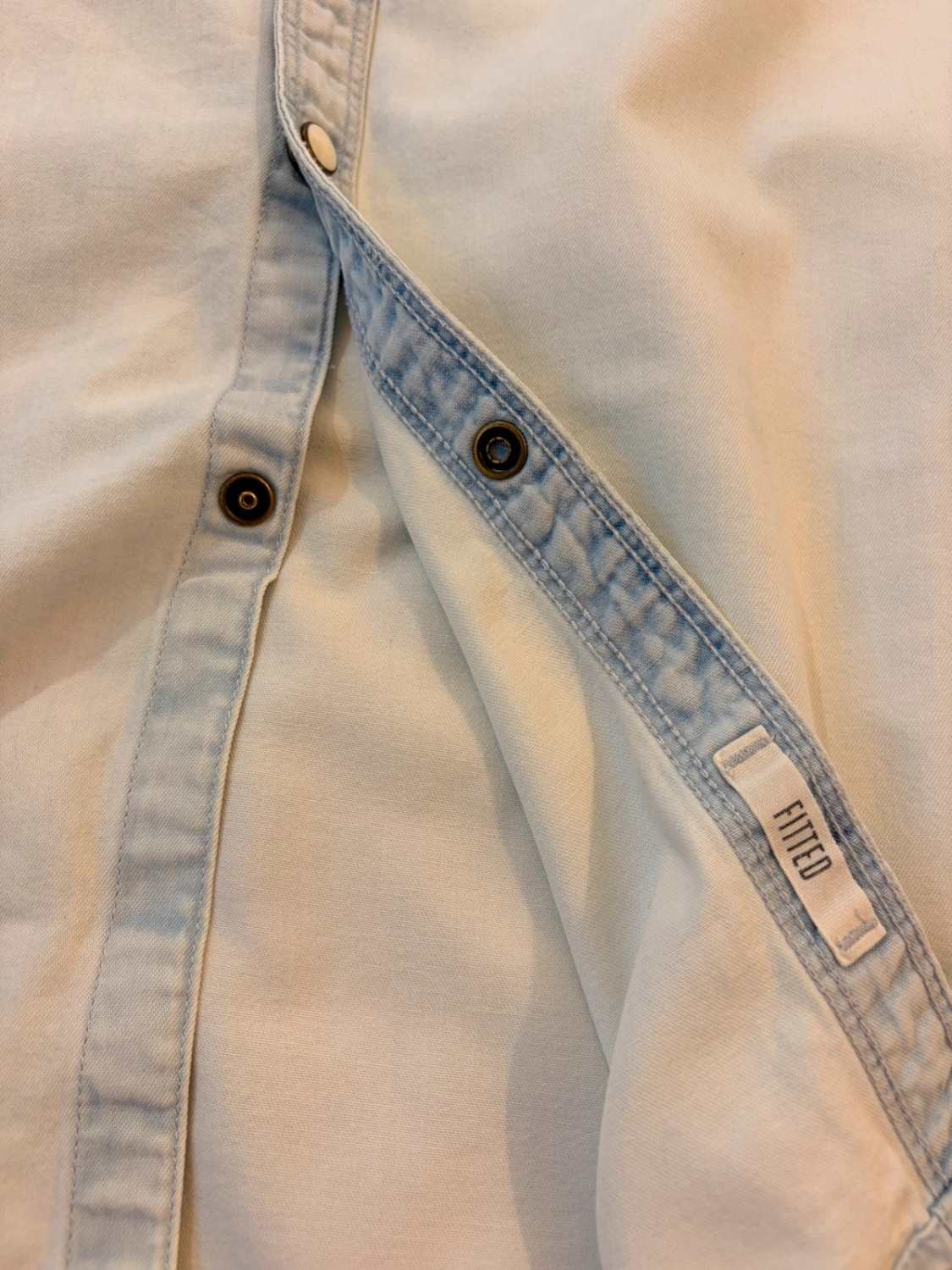 🔵👔 Chemise Tom Tailor Fitted en Jean Bleu Clair - Décontractée & Stylée