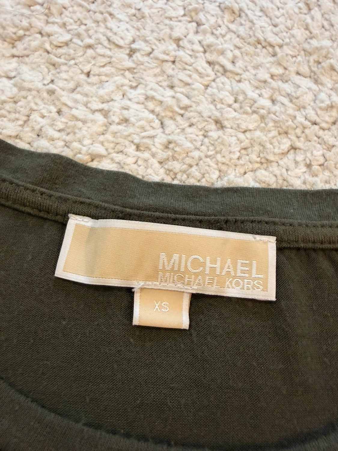 🪖 T-shirt Michael Kors Kaki - Minimaliste & Raffine
