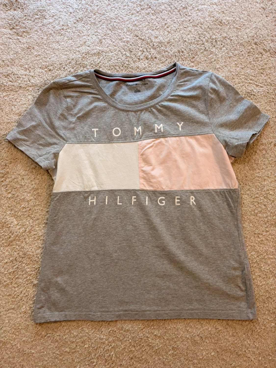 🌸🤍 T-shirt Tommy Hilfiger Gris/Blanc/Rose - Féminin & Frais
