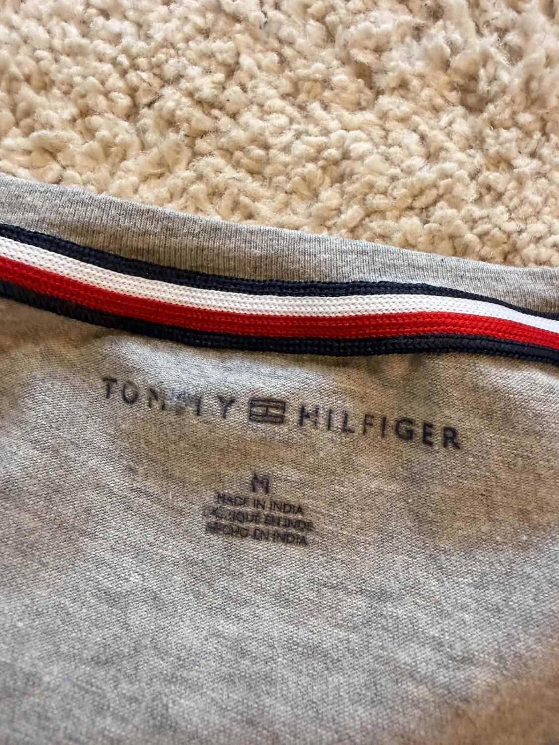 🌸🤍 T-shirt Tommy Hilfiger Gris/Blanc/Rose - Féminin & Frais