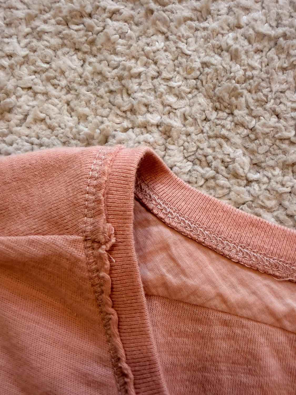 🍑 T-shirt Diesel Col V Abricot - Style Décontracté & Unique