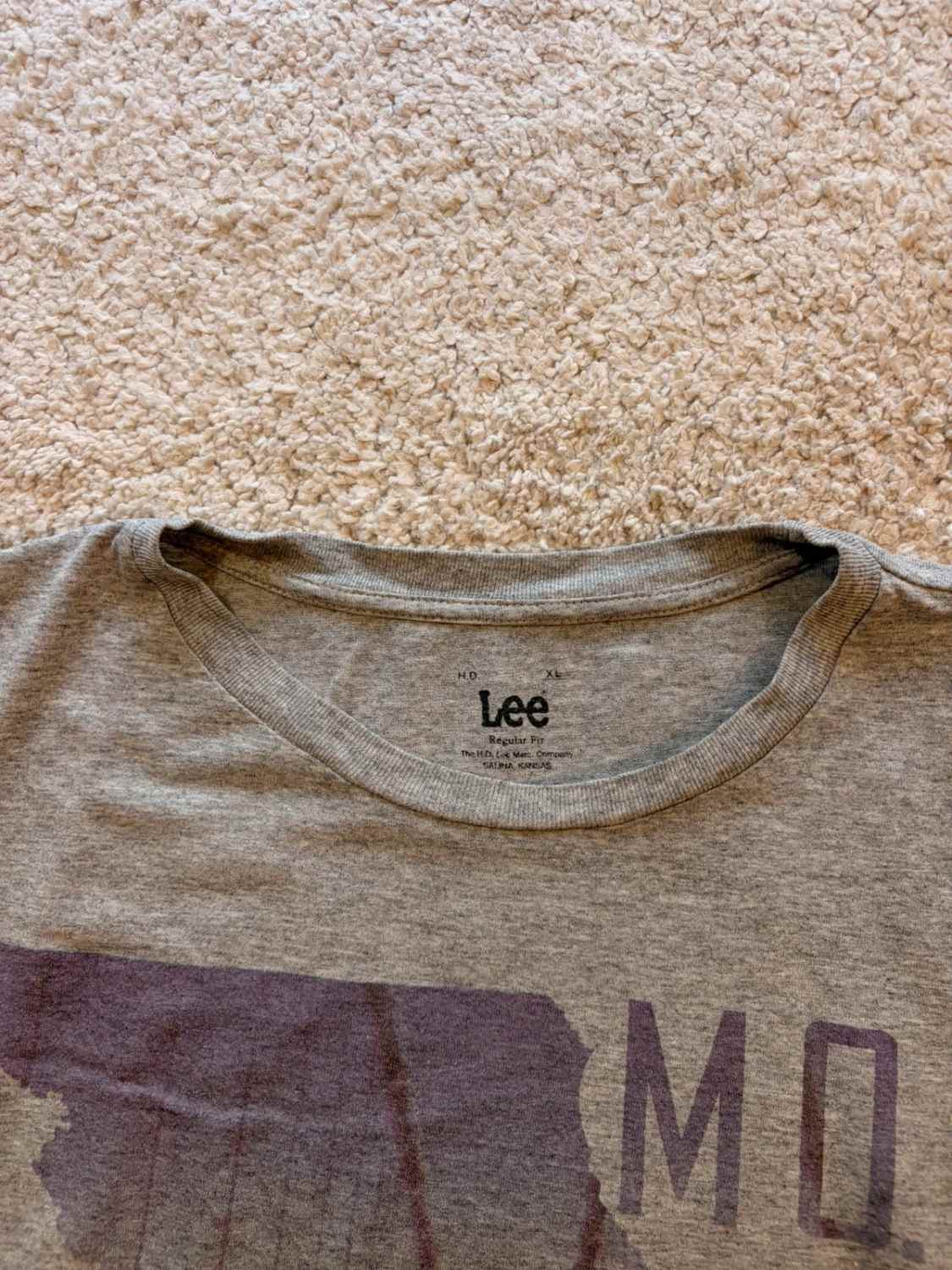 🔳 T-shirt Lee Regular Fit Imprimé Gris - Confort & Casual