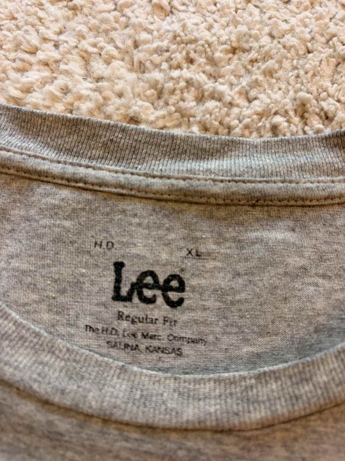 🔳 T-shirt Lee Regular Fit Imprimé Gris - Confort & Casual