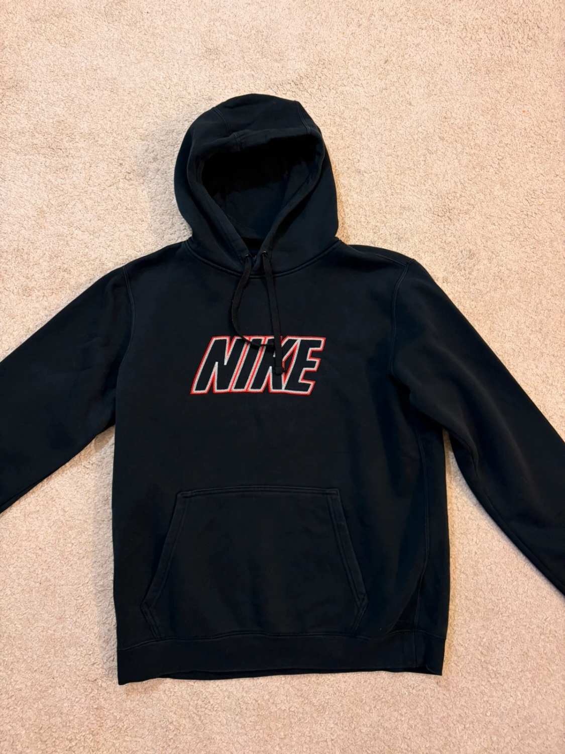 🧥 Pull Nike à Capuche Noir - Streetwear & Confortable
