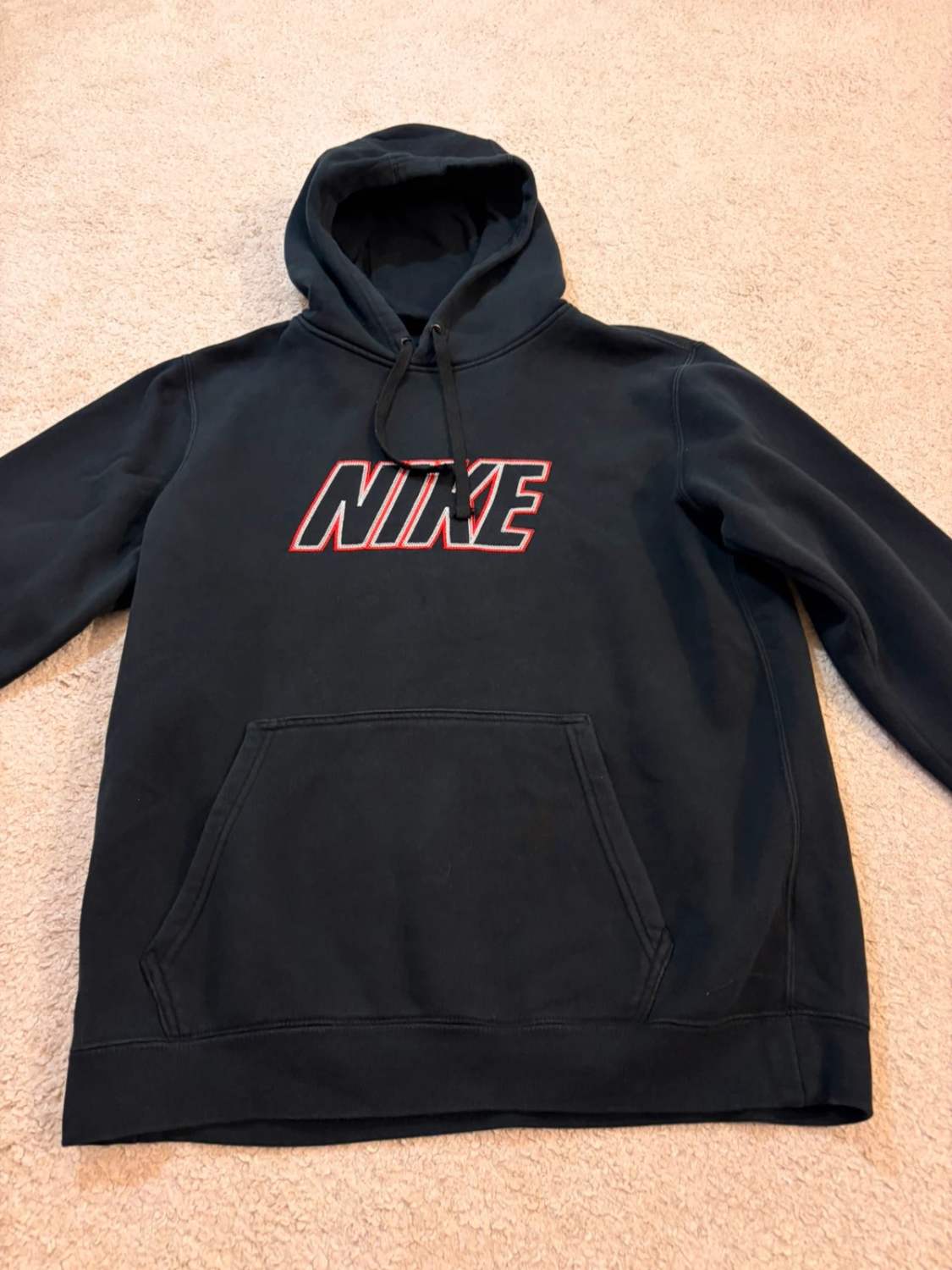 🧥 Pull Nike à Capuche Noir - Streetwear & Confortable