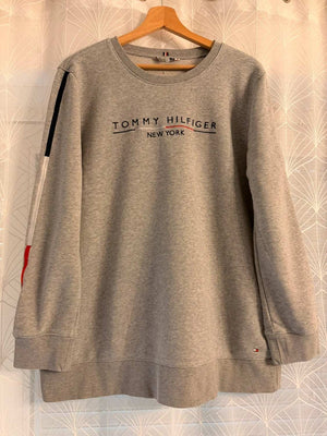 🔶 Pull Tommy Hilfiger Logo Brodé Gris - Chic & Confortable