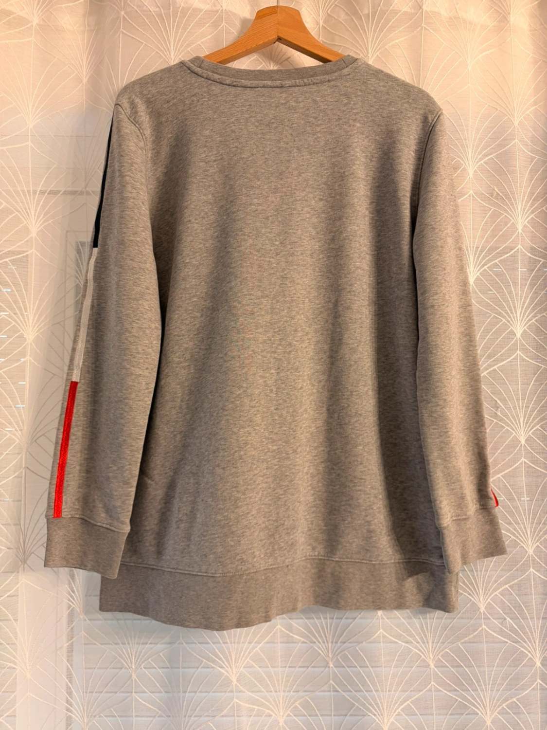 🔶 Pull Tommy Hilfiger Logo Brodé Gris - Chic & Confortable