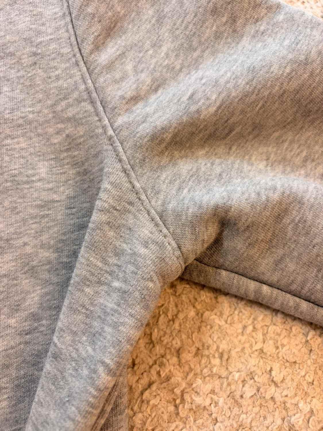 🔶 Pull Tommy Hilfiger Logo Brodé Gris - Chic & Confortable