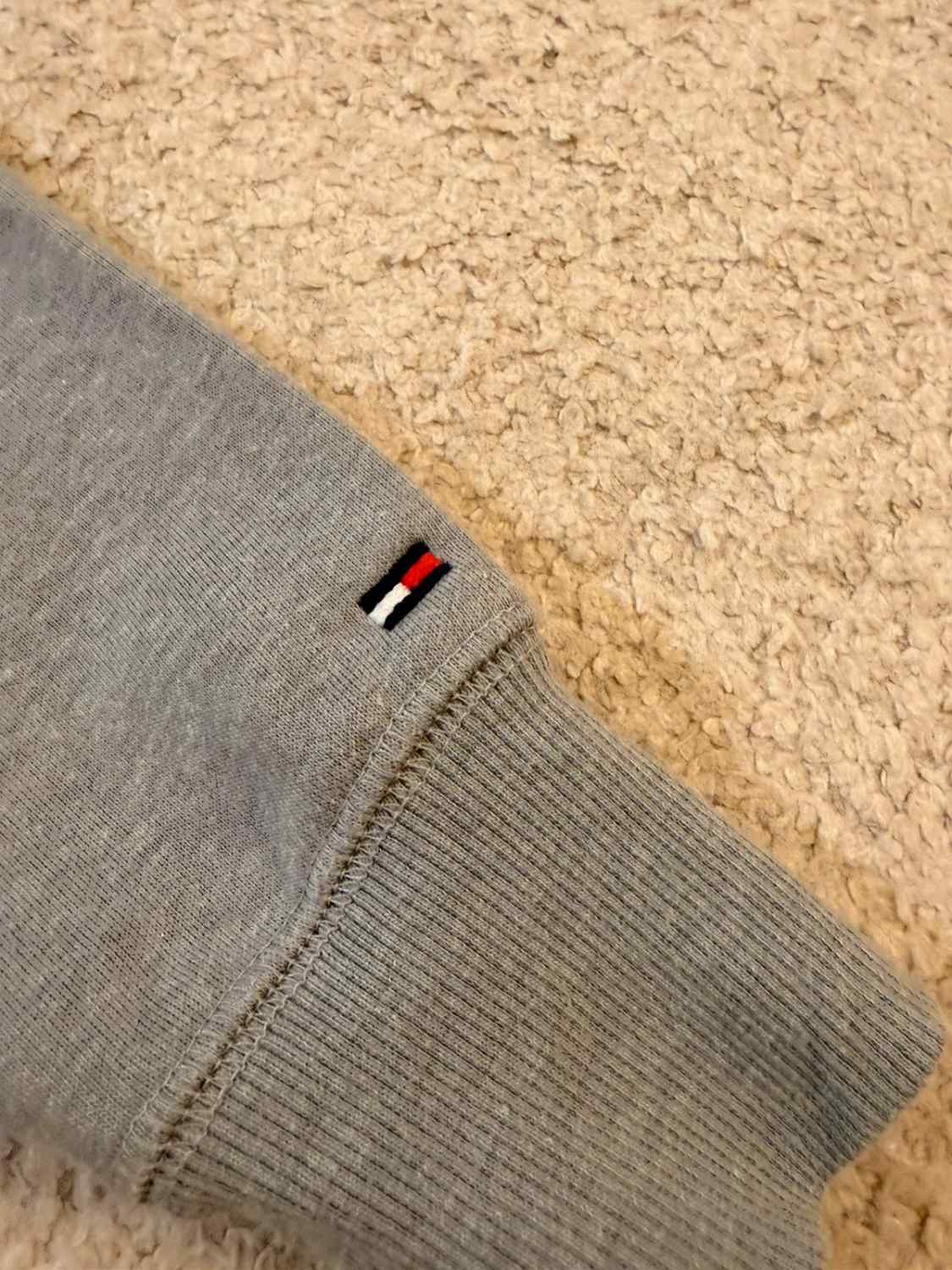 🔥🧥 Pull Tommy Hilfiger à Capuche Gris - Confort & Style